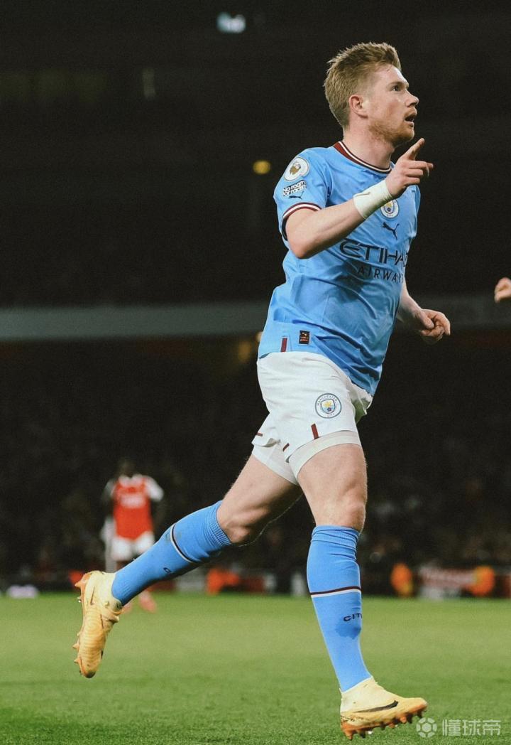 哈体院滑冰场现国家一级运动员亲授防摔技巧